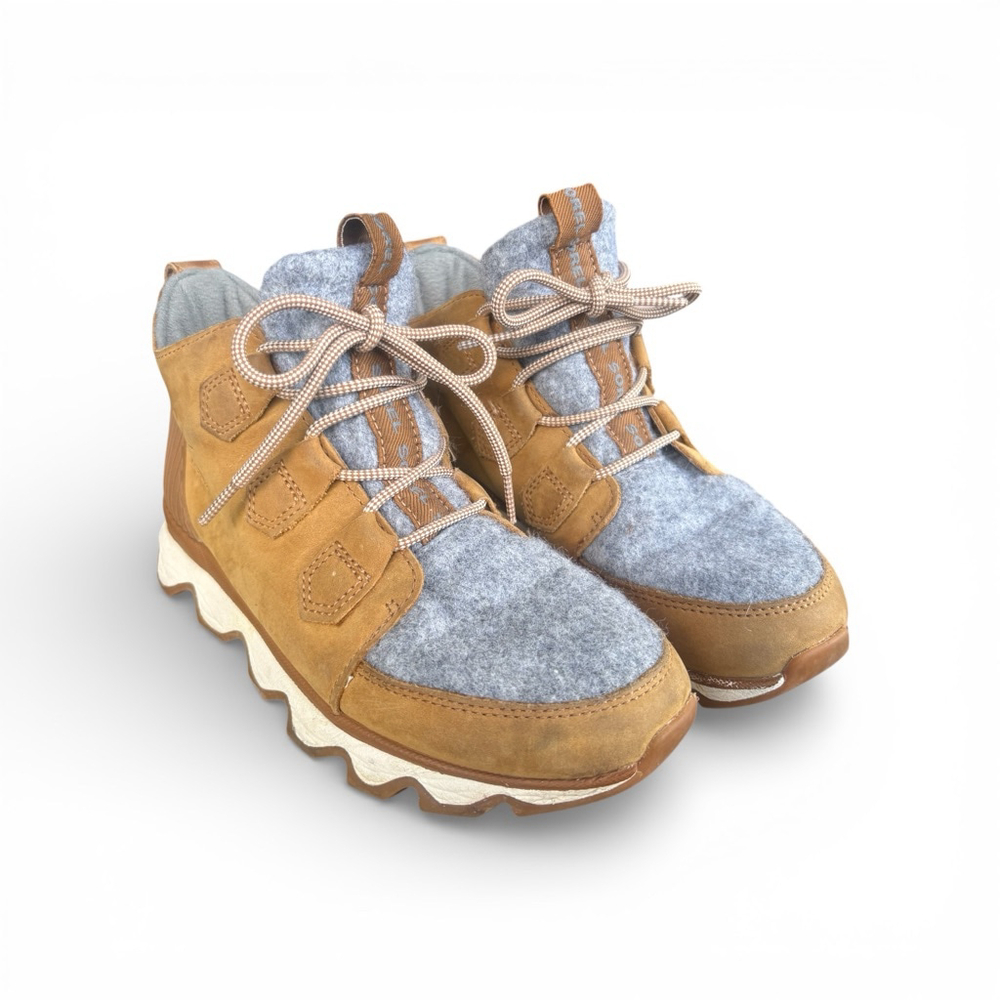 Sorel Kinetic Sneaker Boot Waterproof Tan Suede Gray Felt Women’s Size 7.5